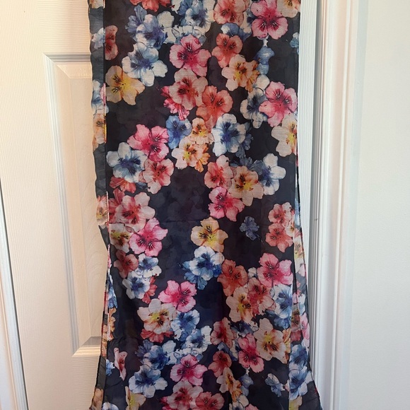 H&M | Floral Scarf - Picture 2 of 4